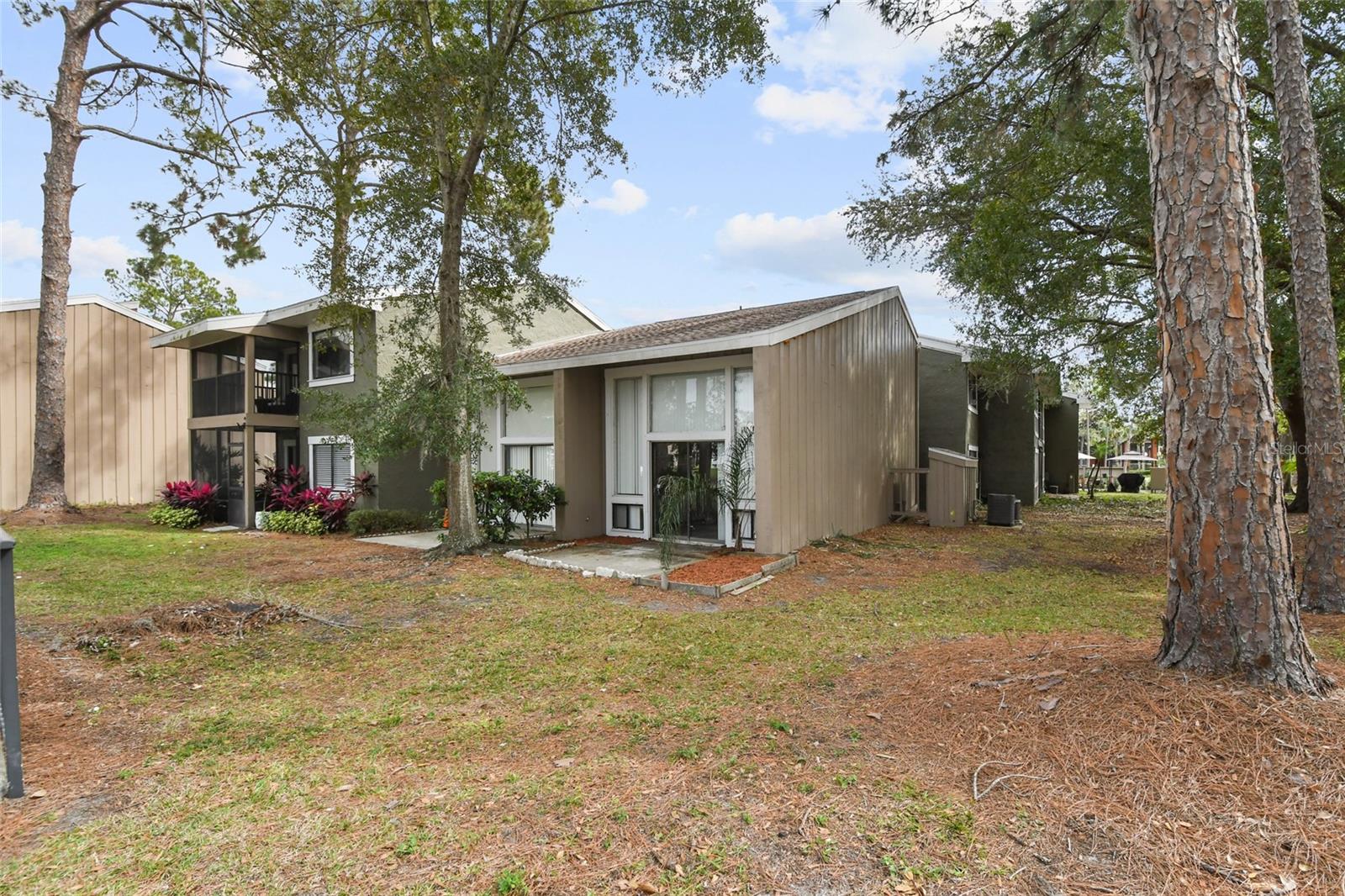 6049 Windhover Dr #B04