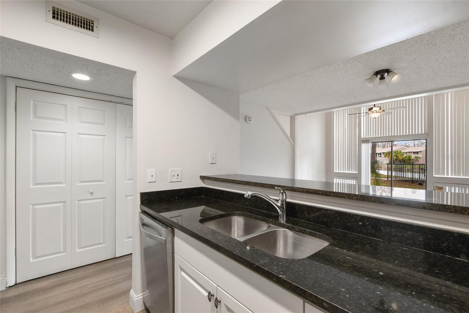 6049 Windhover Dr #B04