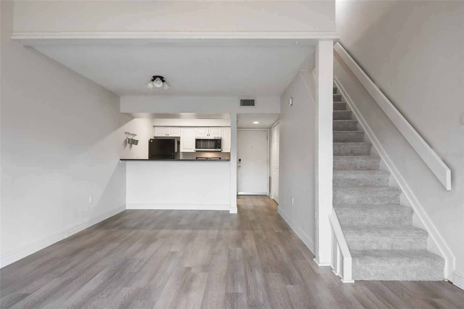 6049 Windhover Dr #B04