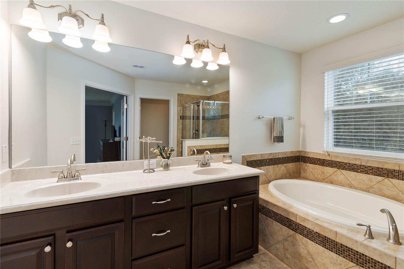 6025 Roseate Spoonbill Dr