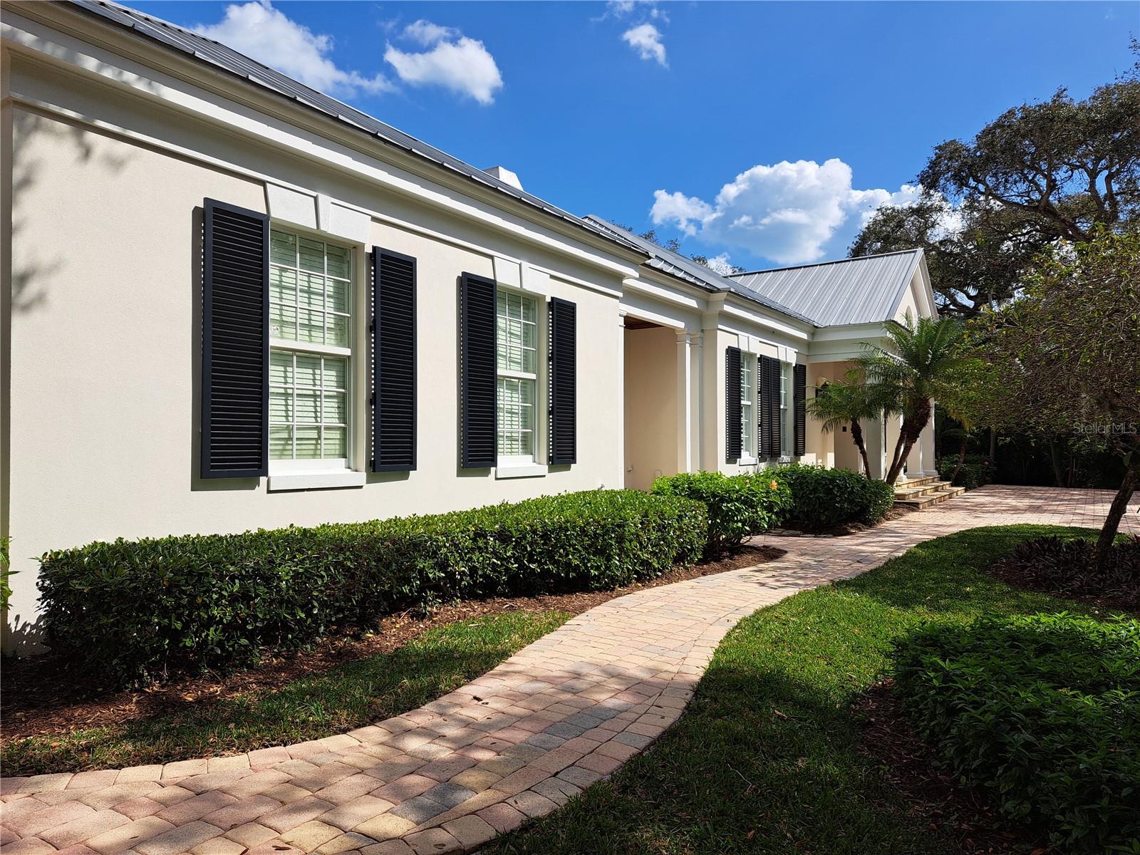 1516 W Camino Del Rio