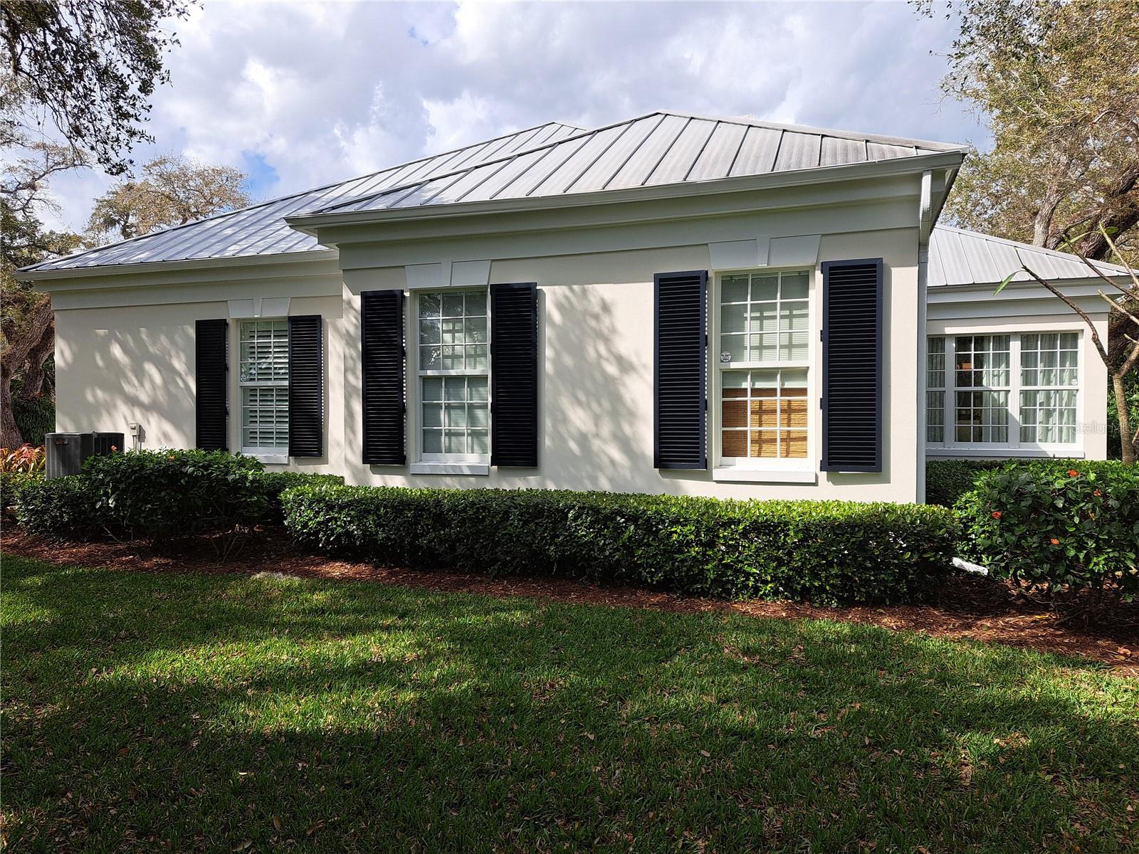 1516 W Camino Del Rio