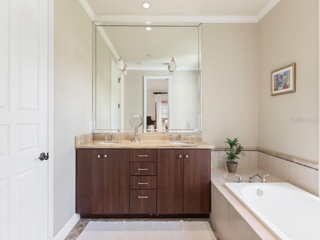 1516 W Camino Del Rio