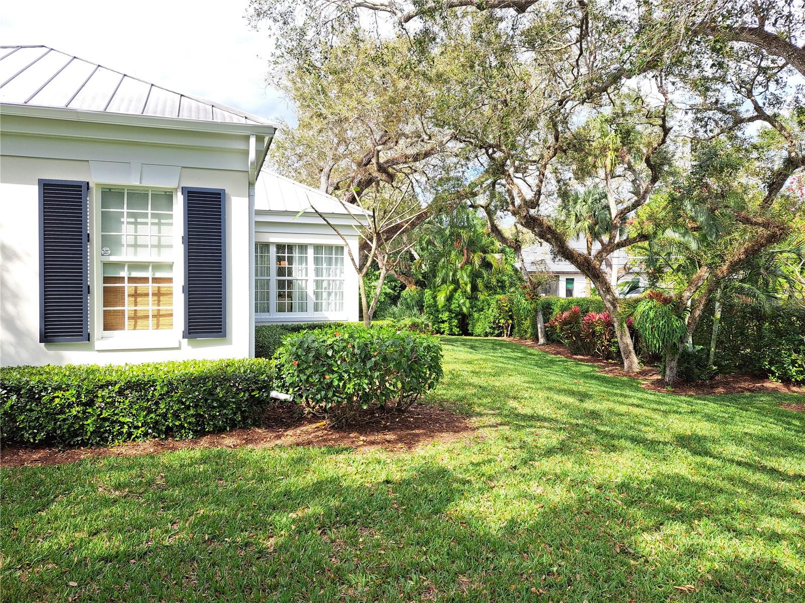 1516 W Camino Del Rio