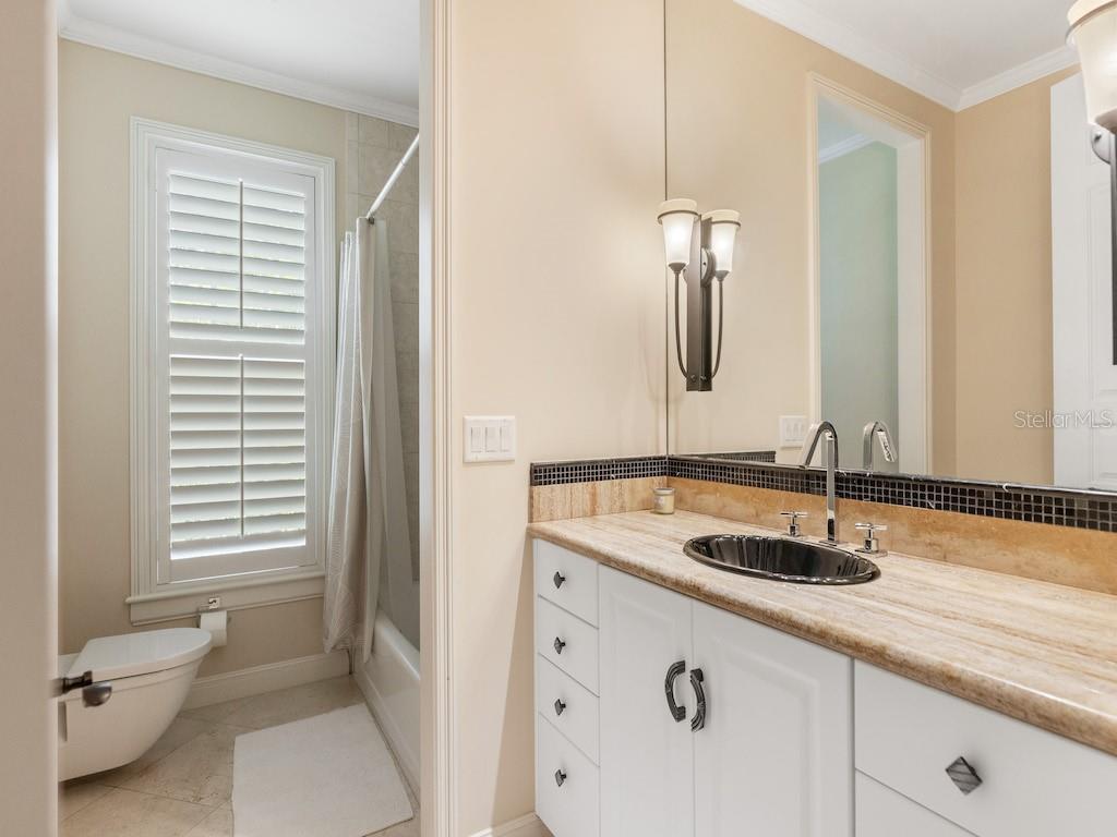 1516 W Camino Del Rio