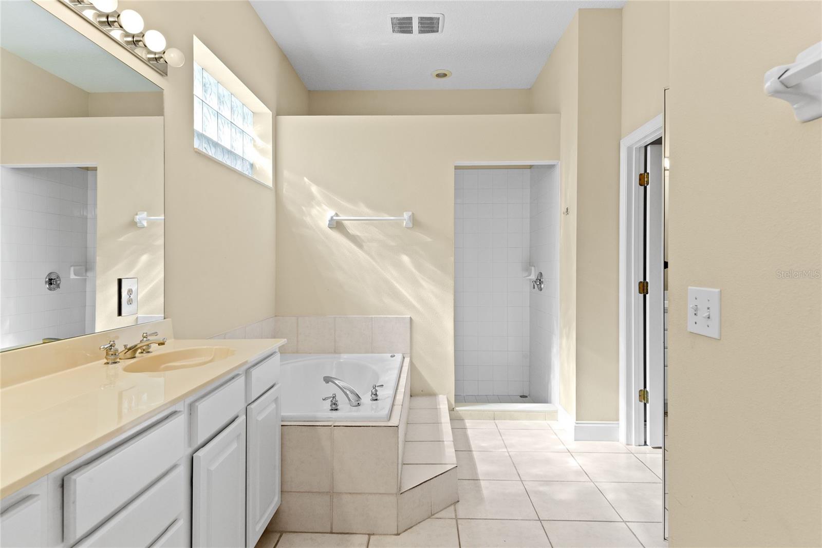 10507 Holly Crest Dr