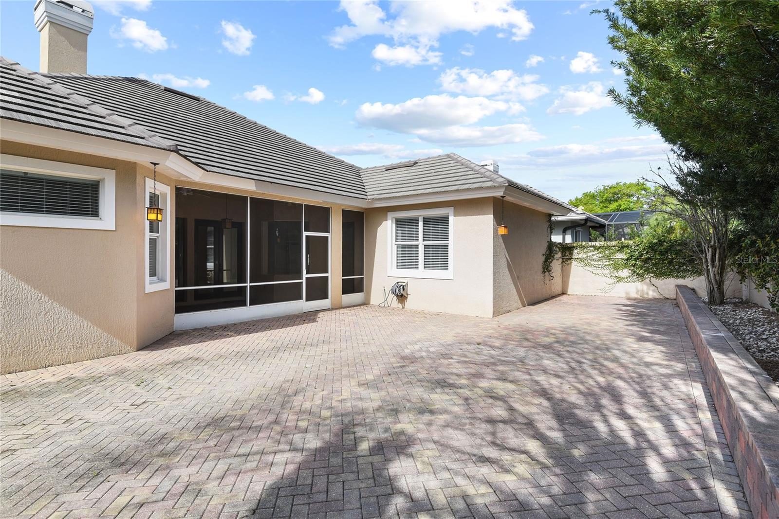 10507 Holly Crest Dr