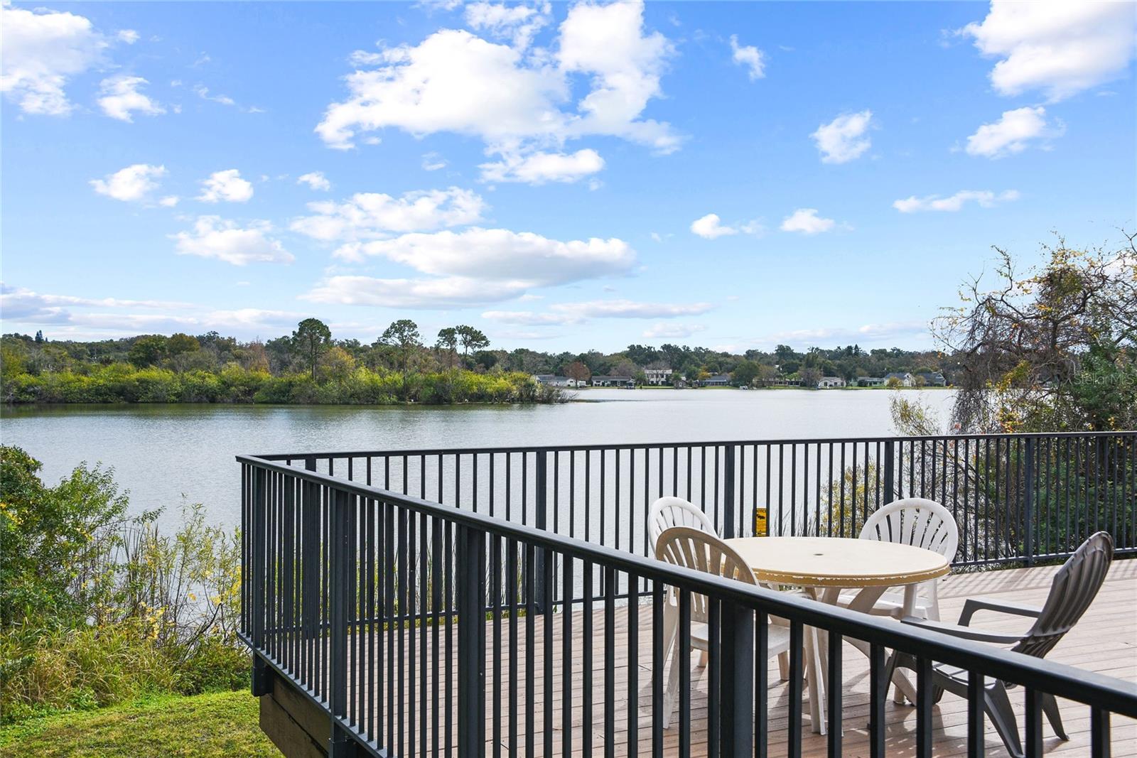 355 Lakepointe Dr #103
