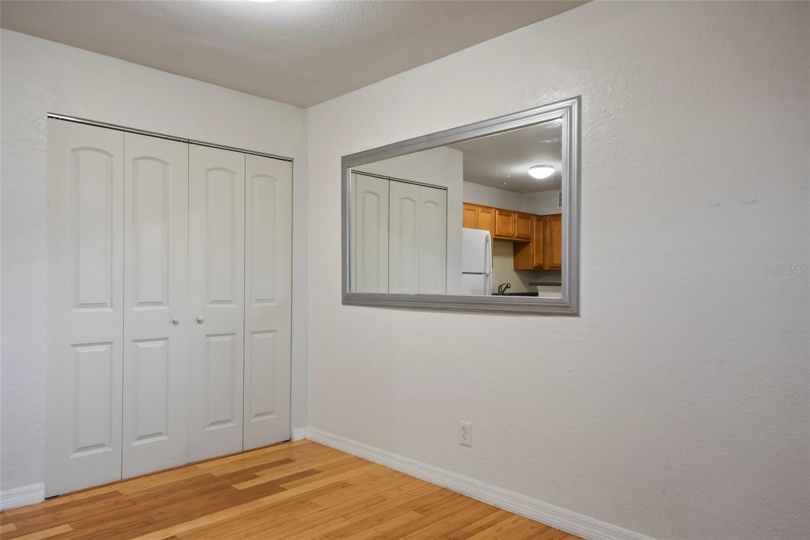 355 Lakepointe Dr #103