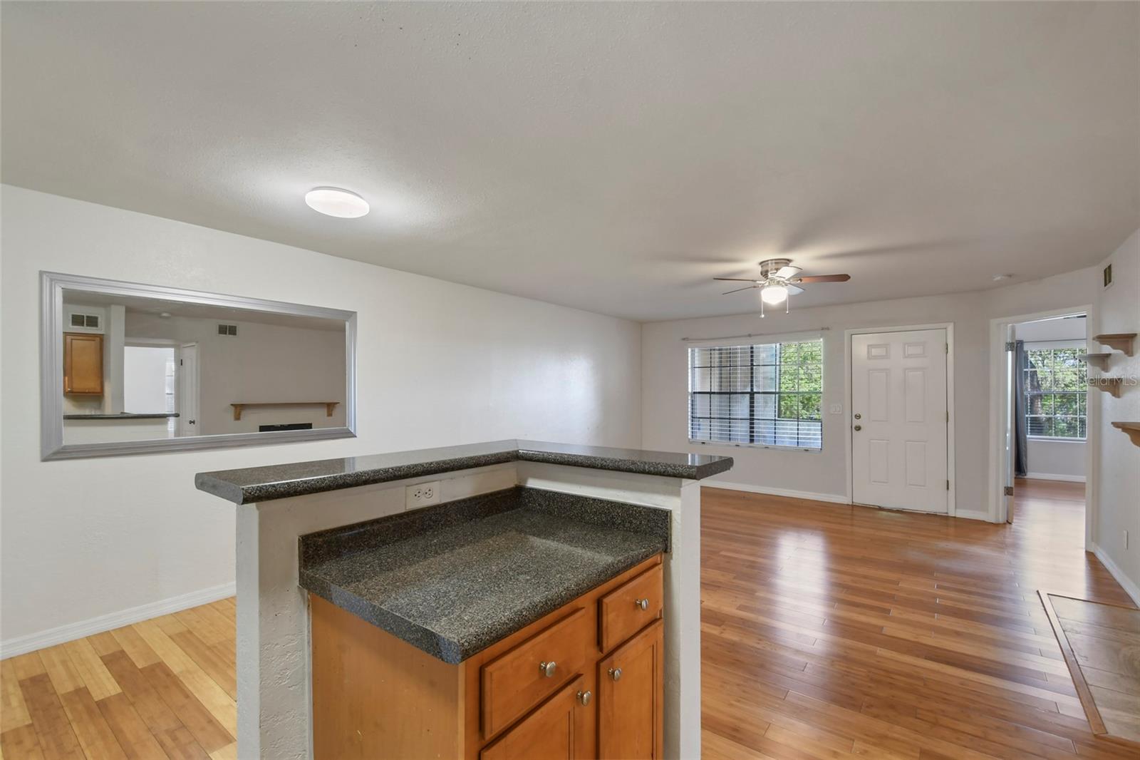 355 Lakepointe Dr #103