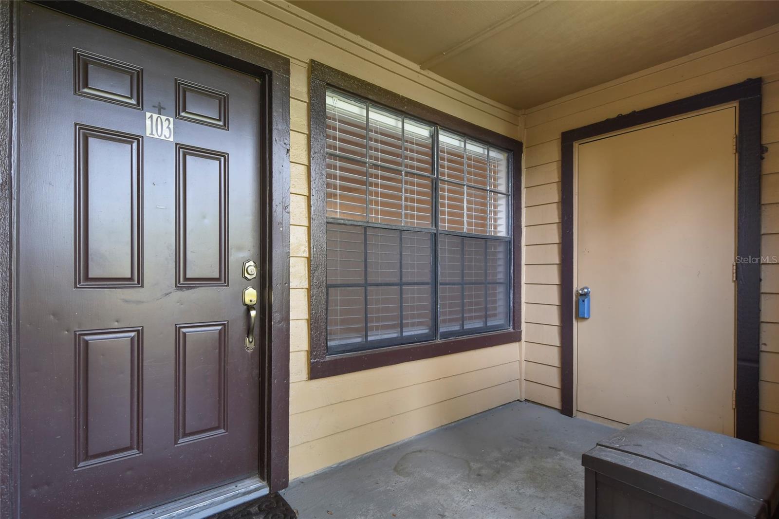 355 Lakepointe Dr #103