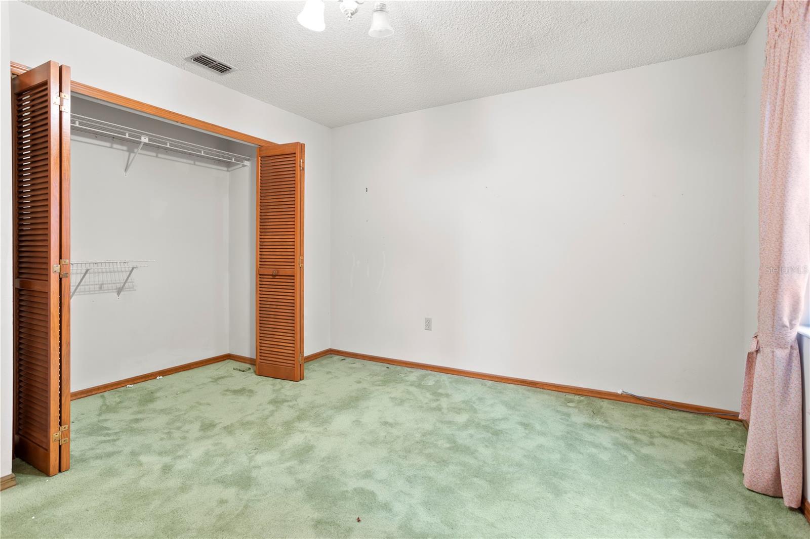 1402 Foxden Rd
