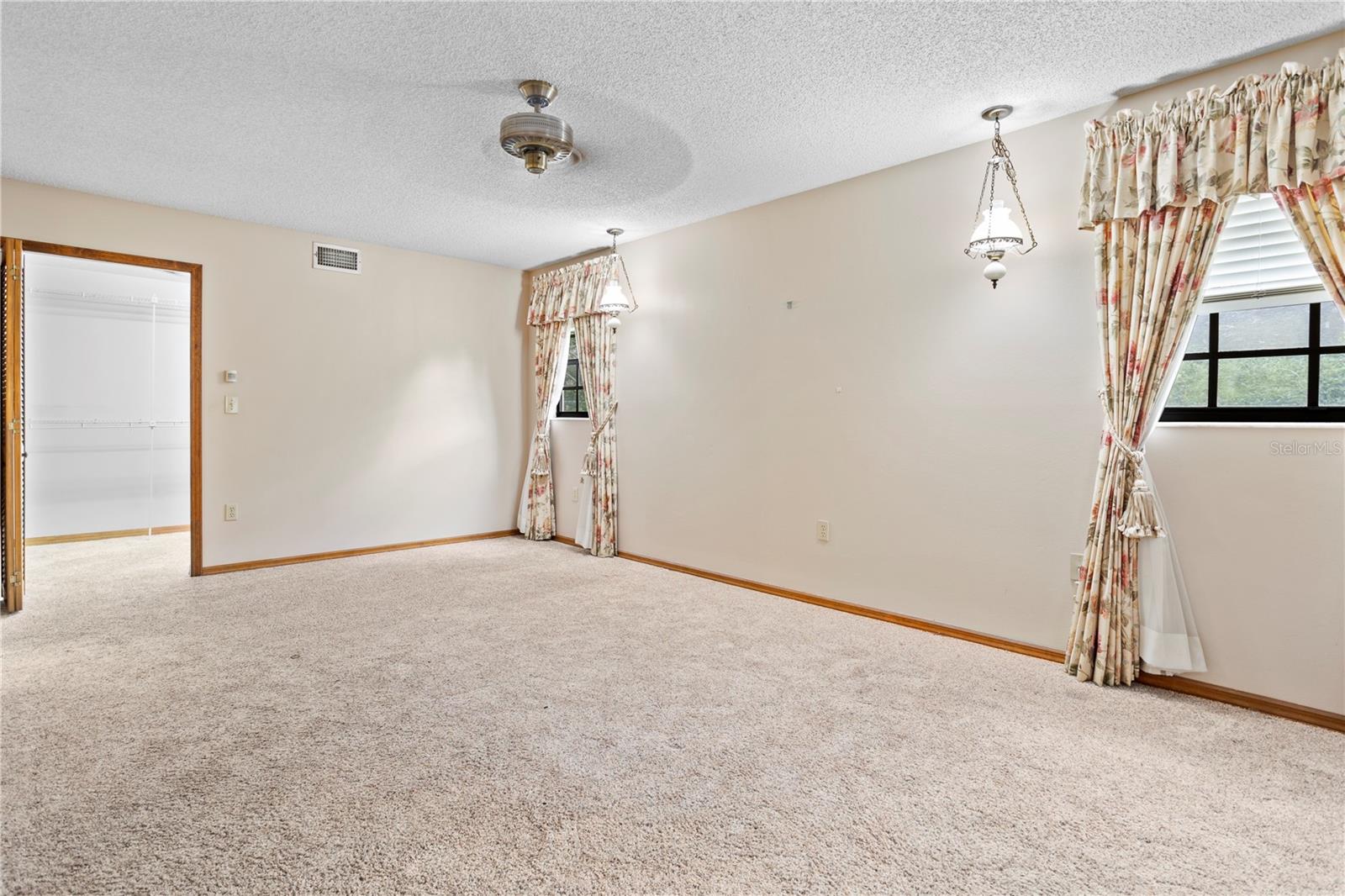 1402 Foxden Rd