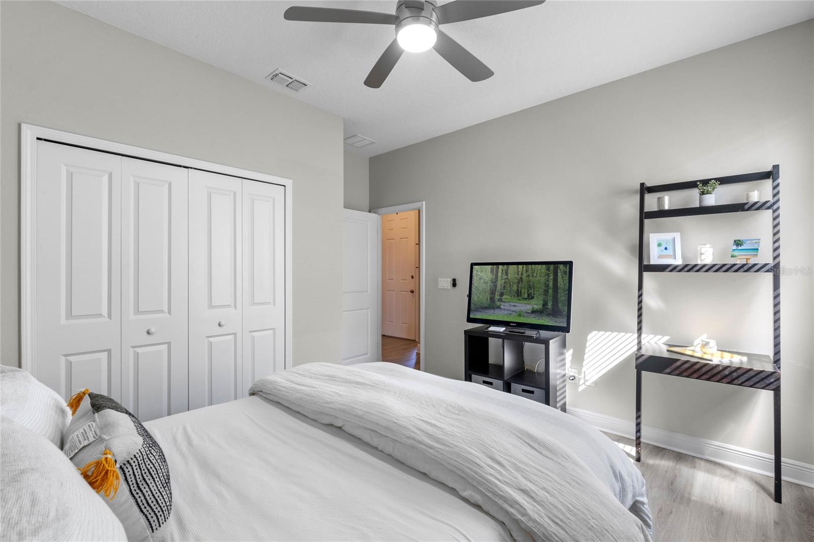 5633 Orange Orchard Dr