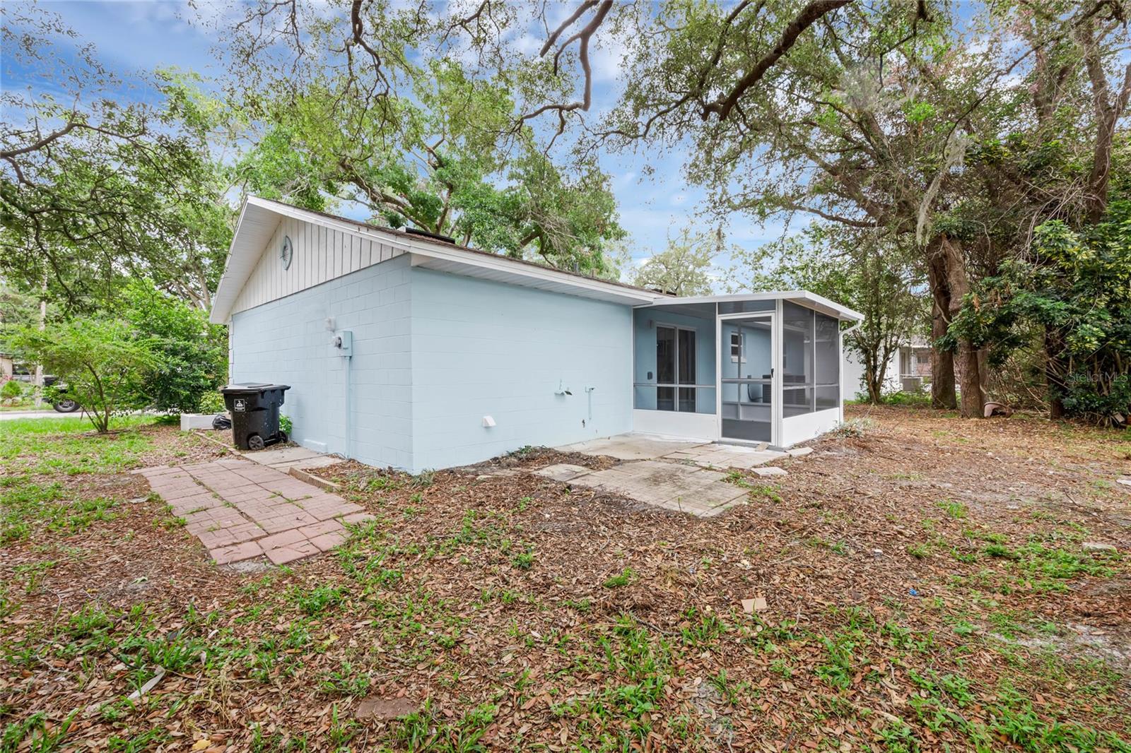 4523 Three Lakes Cir