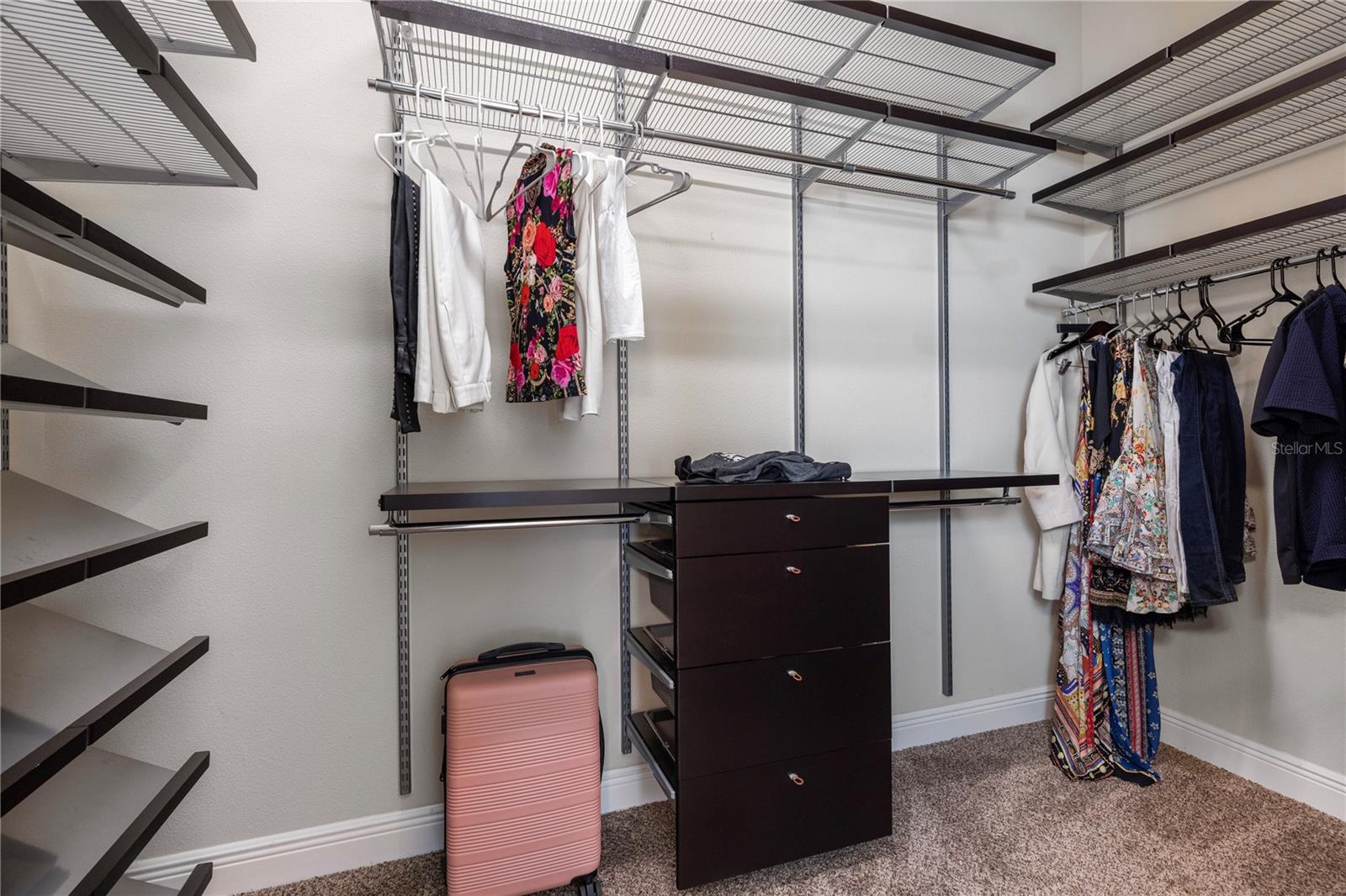 936 Dewinsberry Dr N