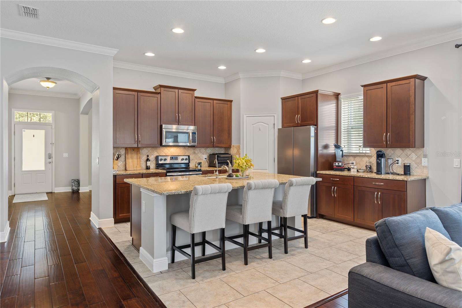 936 Dewinsberry Dr N