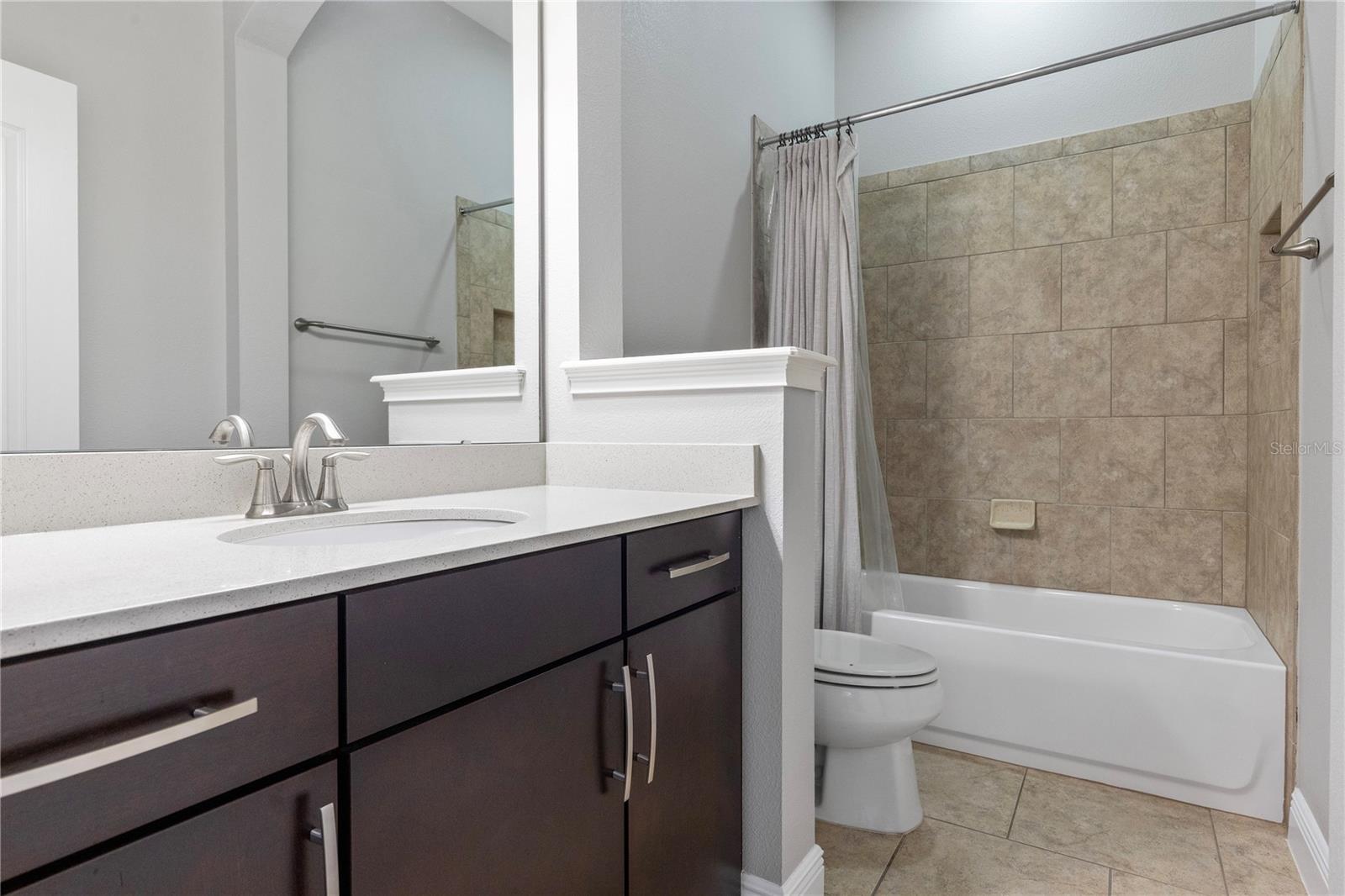 936 Dewinsberry Dr N