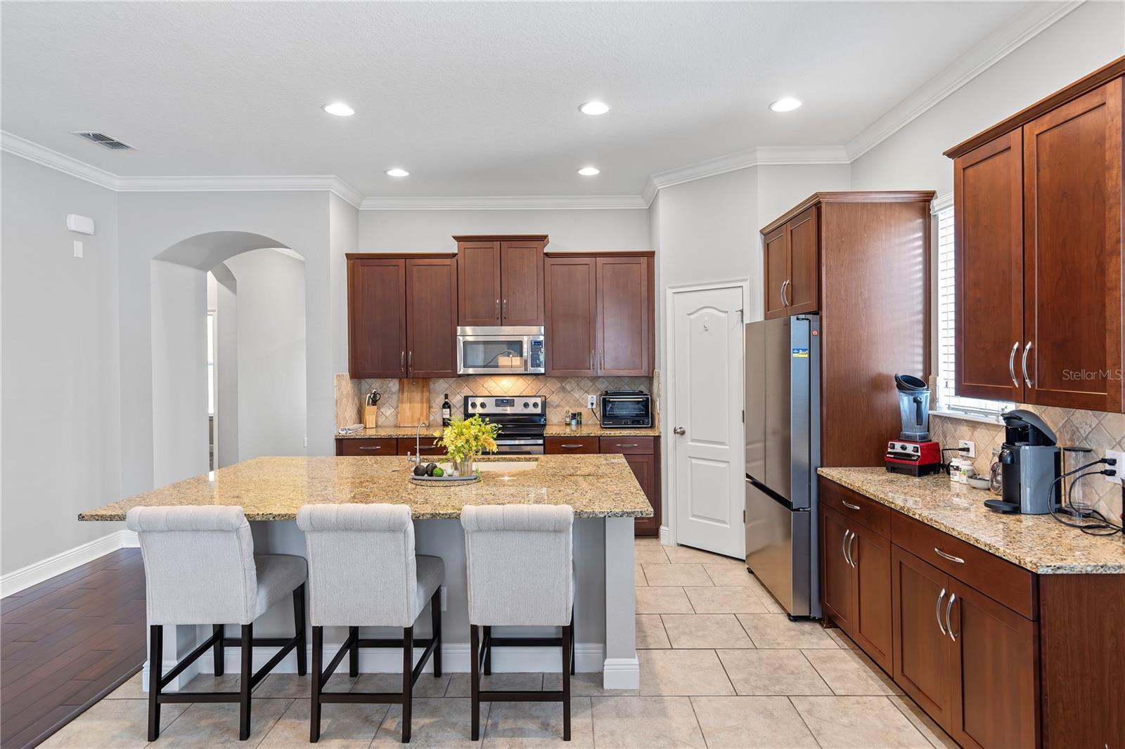 936 Dewinsberry Dr N