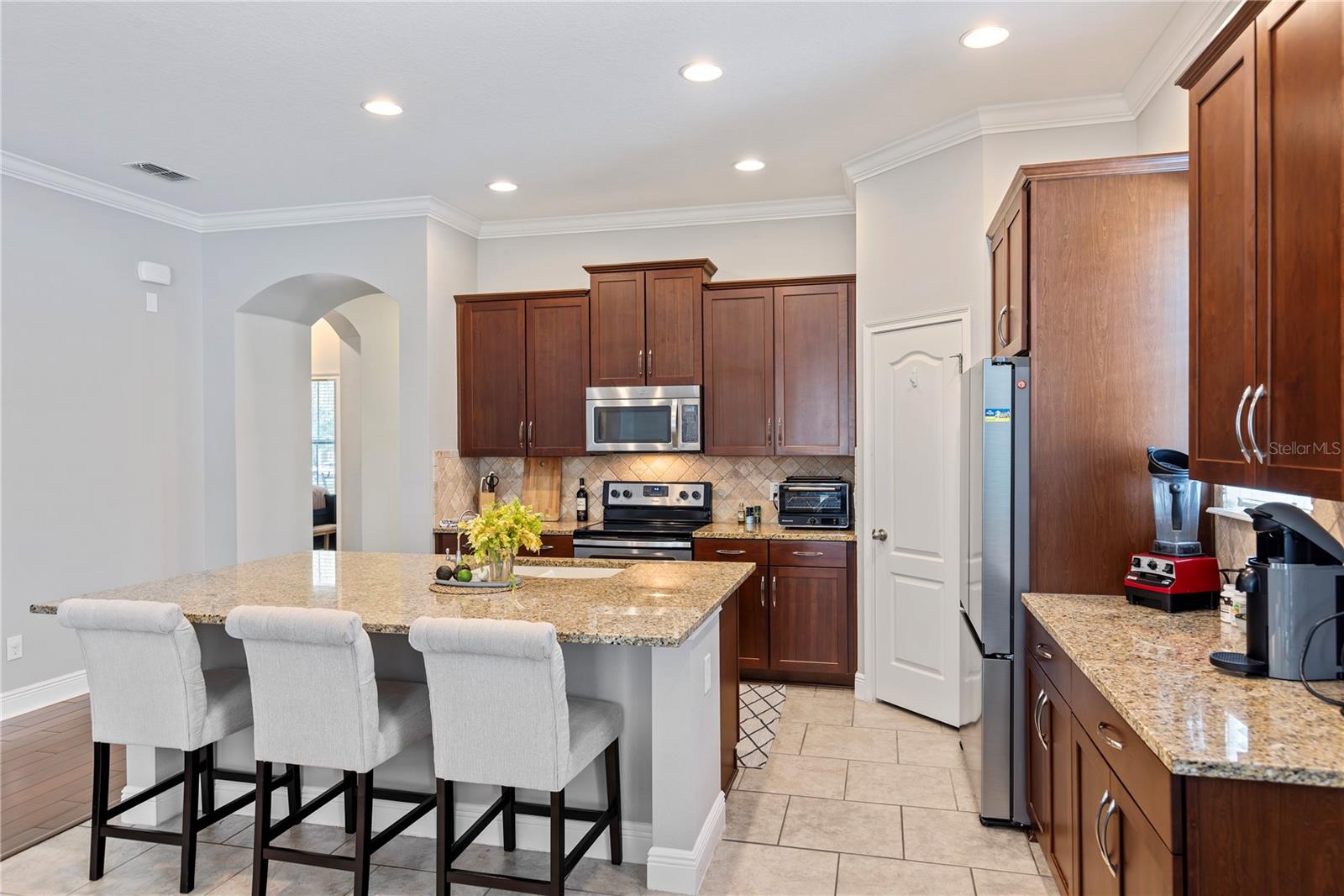 936 Dewinsberry Dr N