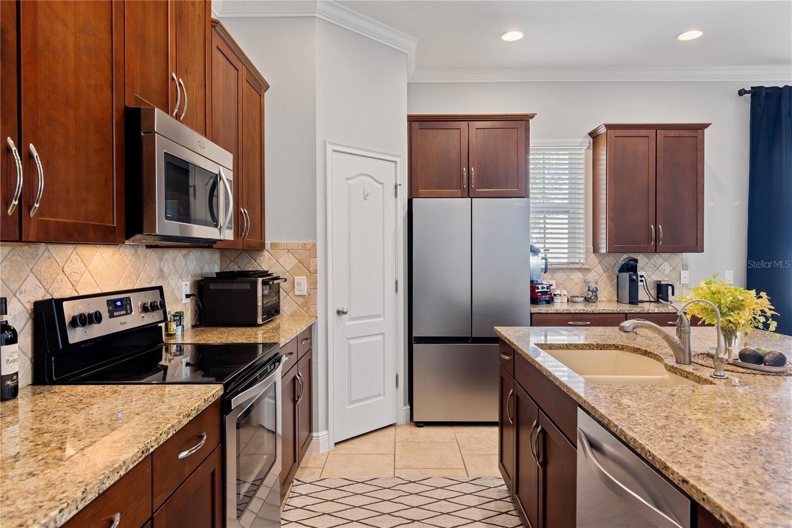 936 Dewinsberry Dr N