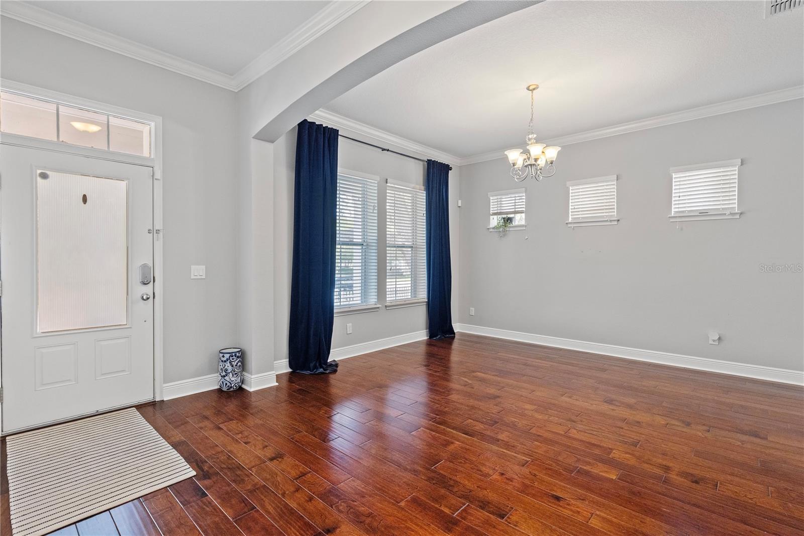 936 Dewinsberry Dr N