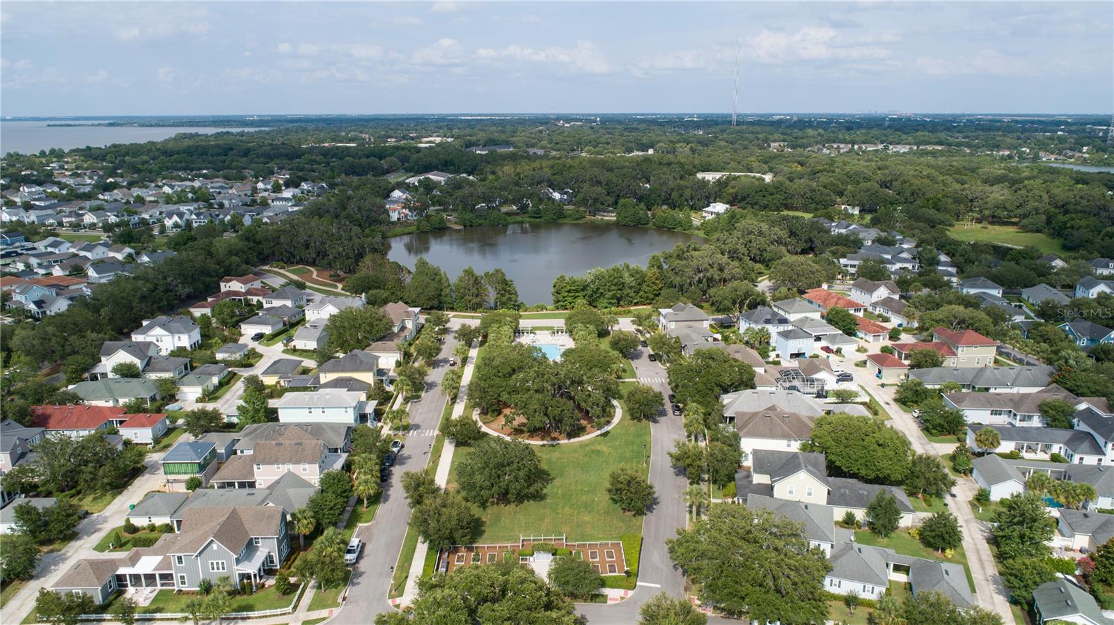 936 Dewinsberry Dr N