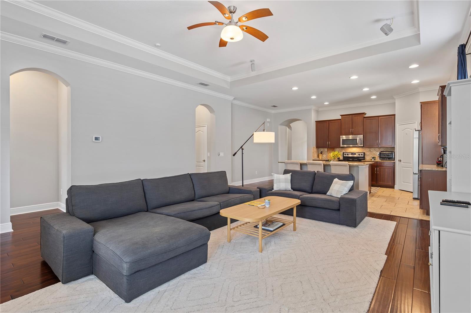 936 Dewinsberry Dr N