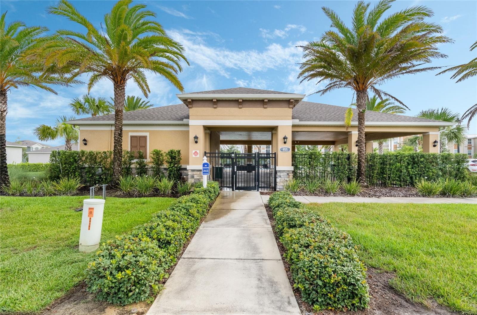 1034 Victoria Parc Ave