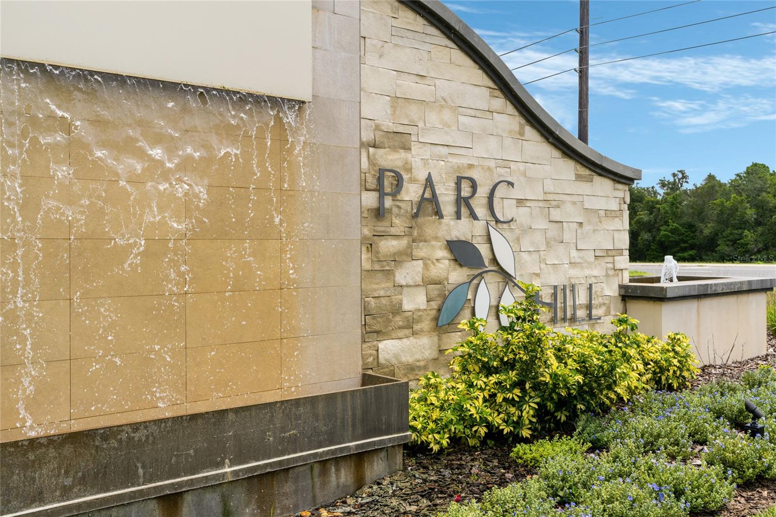 1034 Victoria Parc Ave