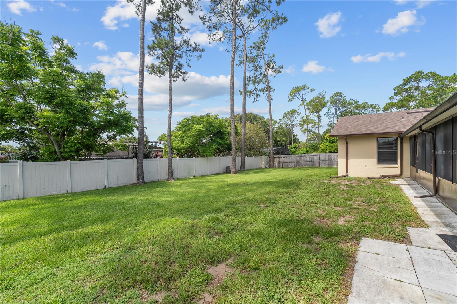 9000 Woodbreeze Blvd