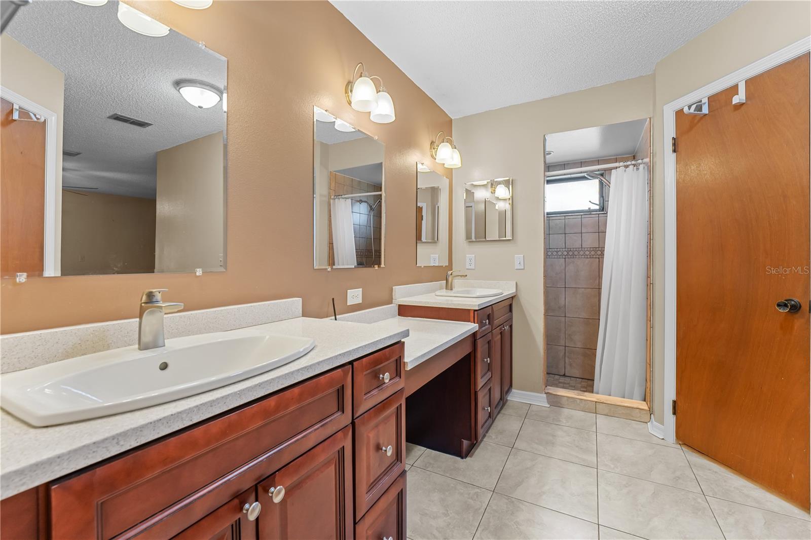 9000 Woodbreeze Blvd