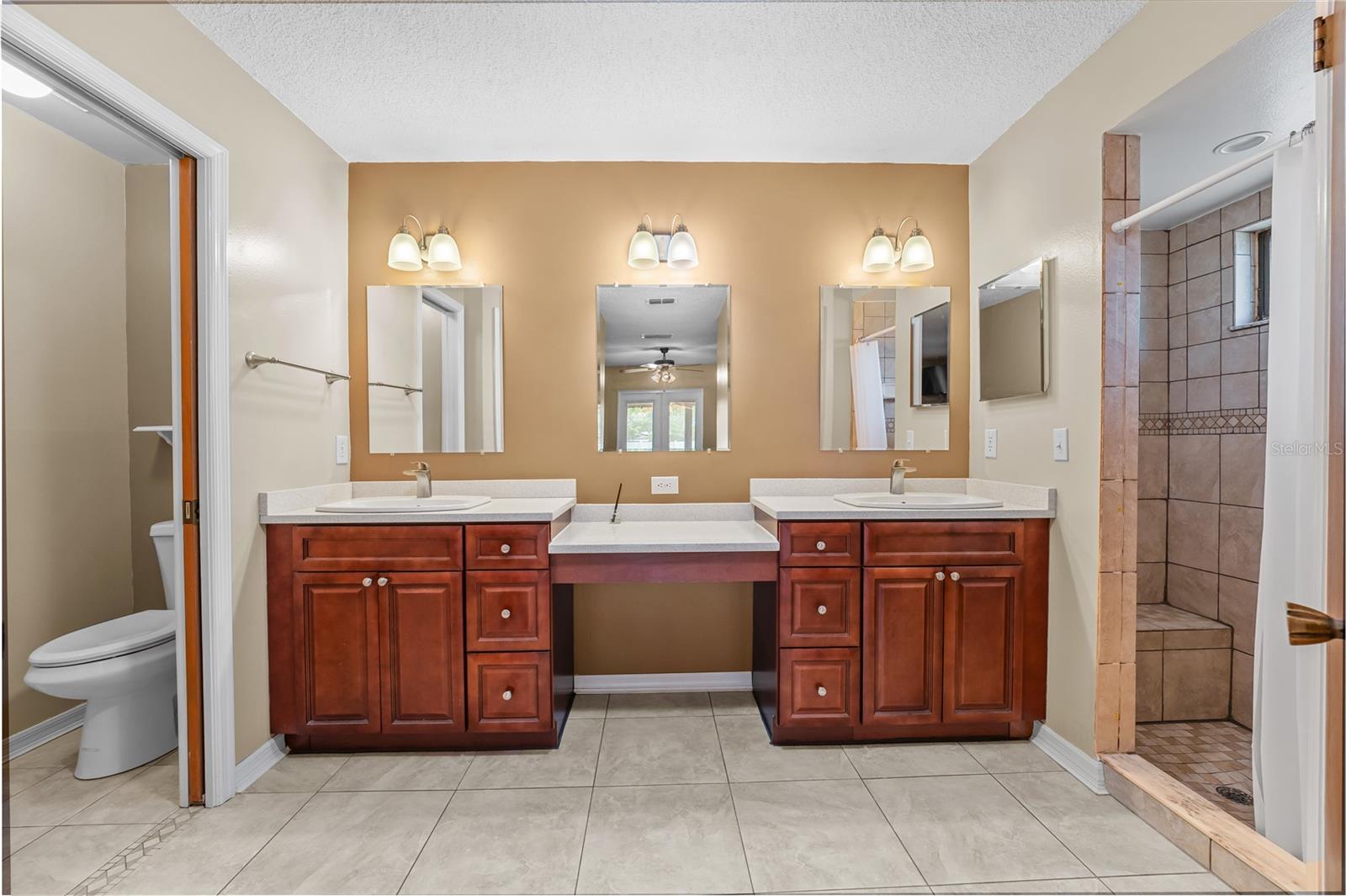 9000 Woodbreeze Blvd