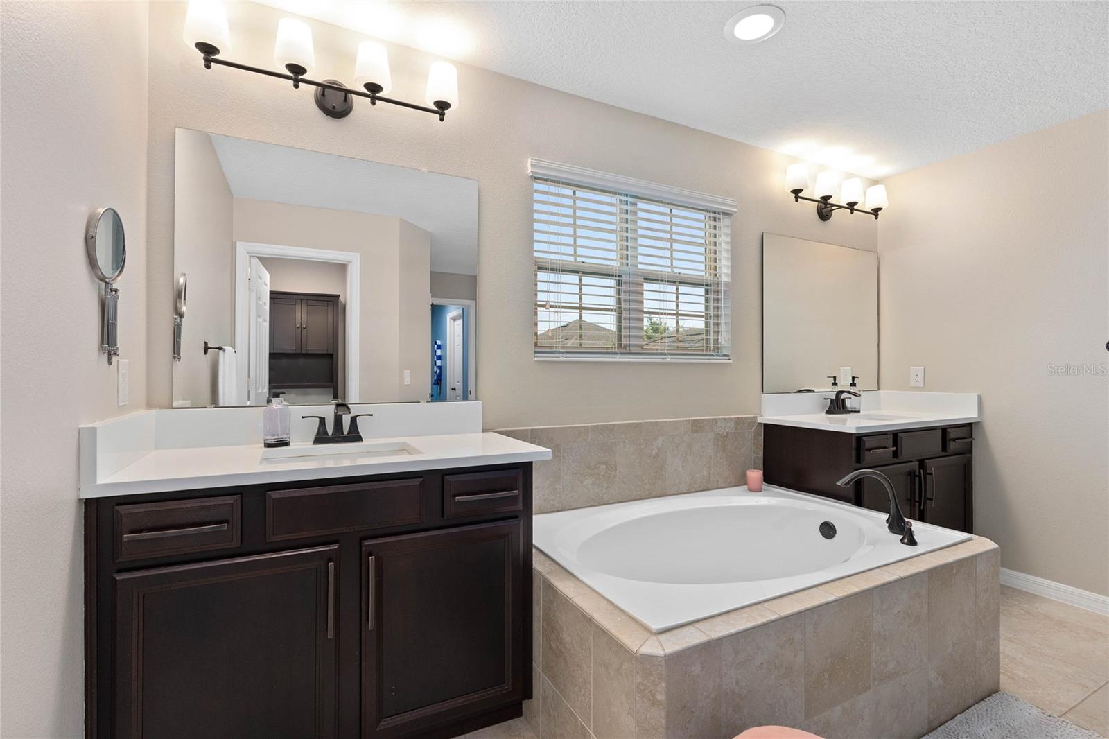 9203 Outlook Rock Trl