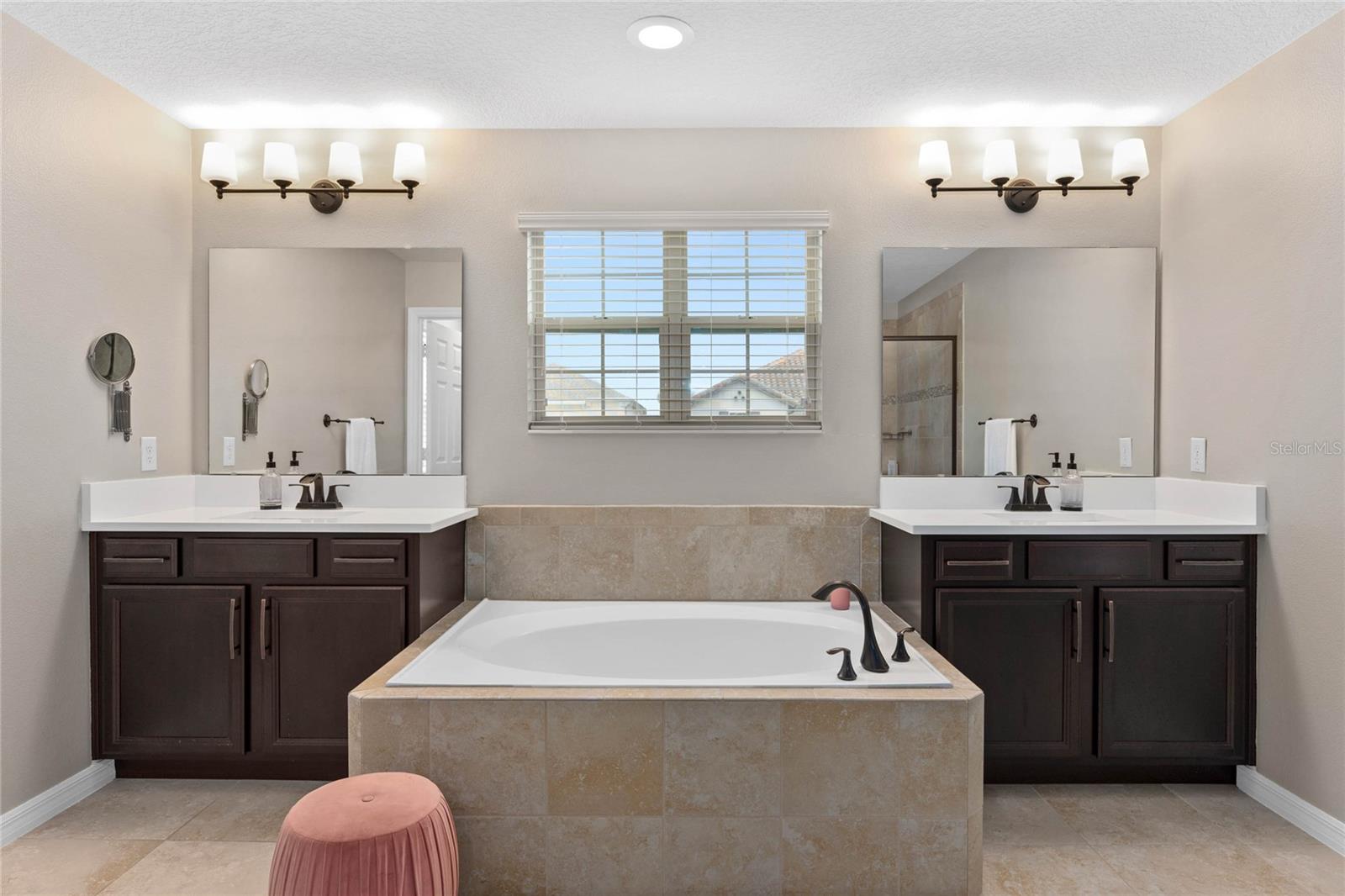 9203 Outlook Rock Trl