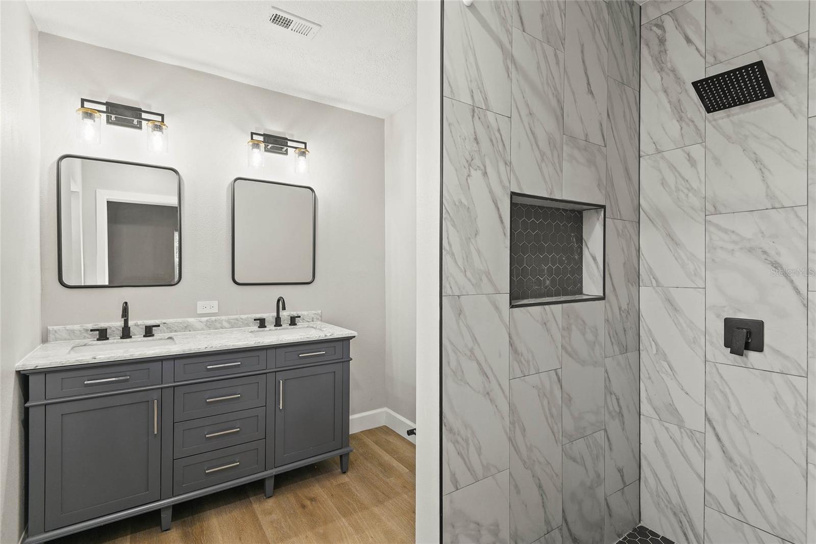 1720 N Westmoreland Dr