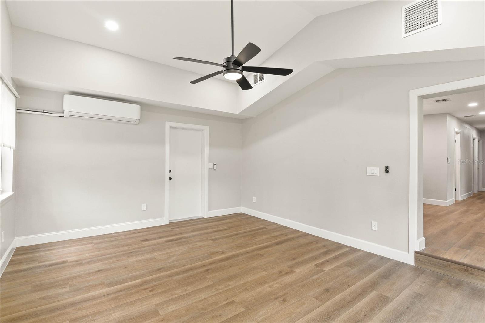 1720 N Westmoreland Dr