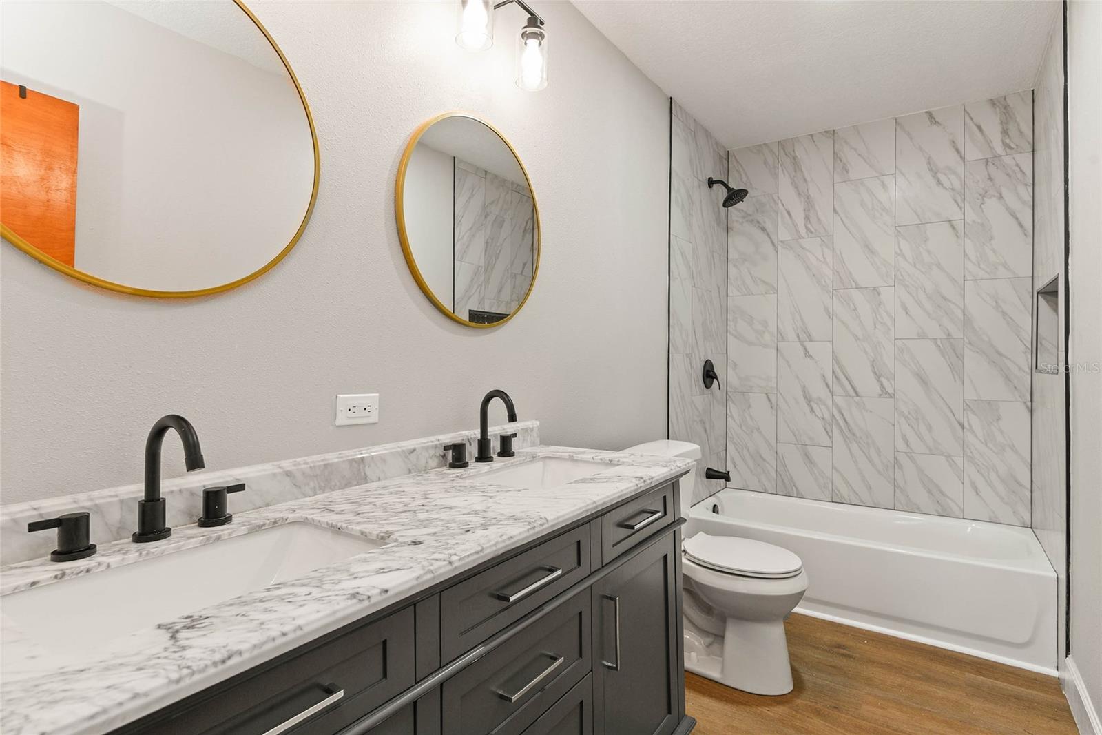 1720 N Westmoreland Dr