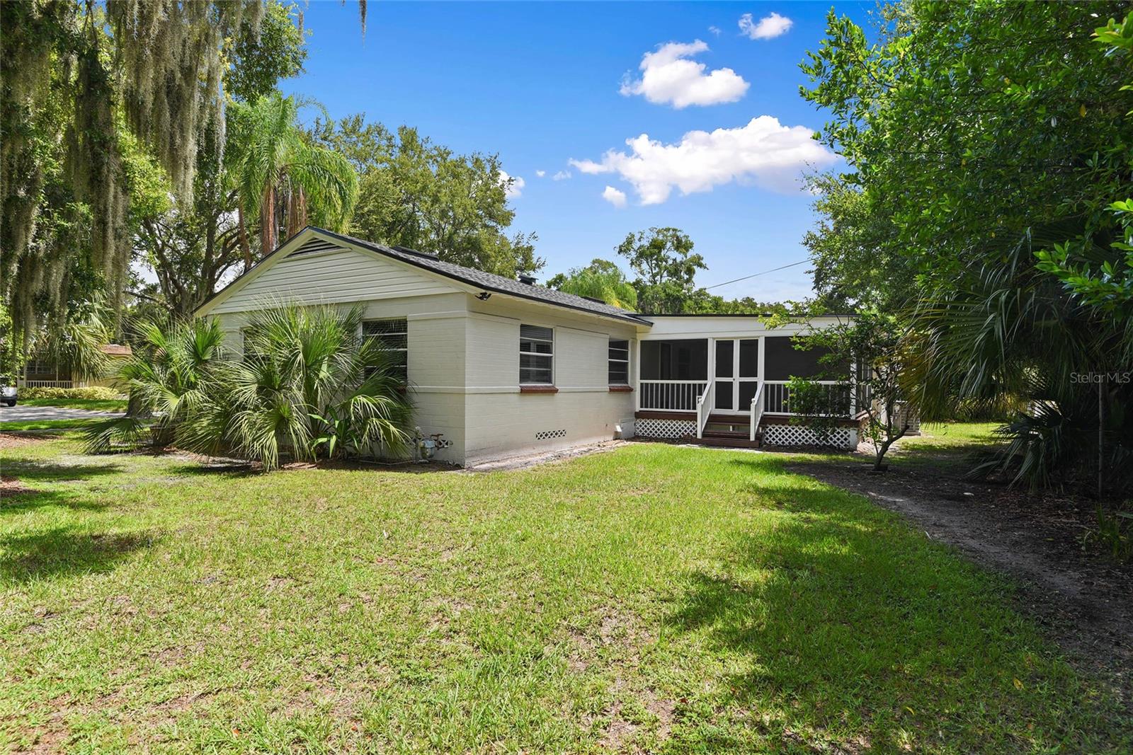 1720 N Westmoreland Dr