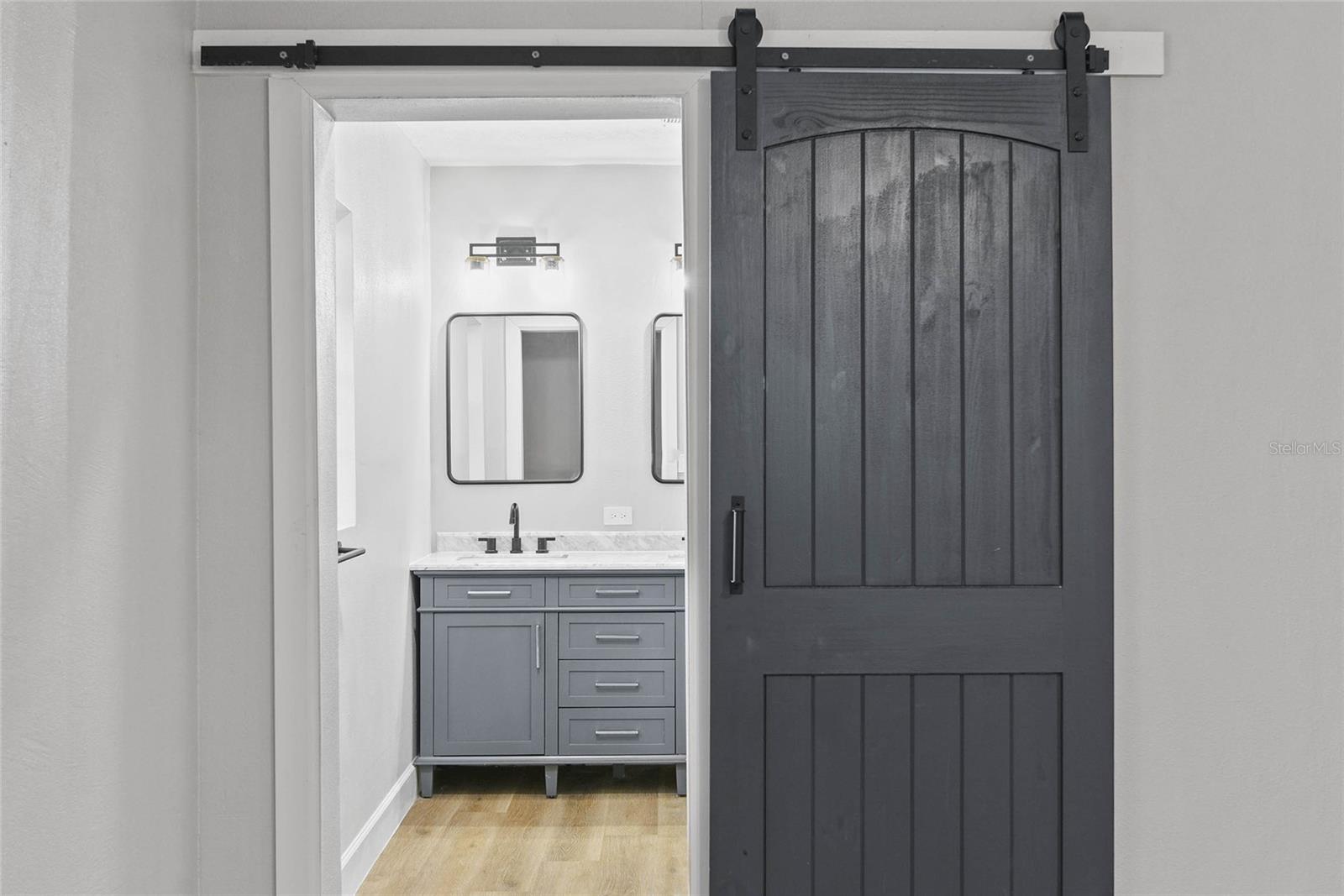 1720 N Westmoreland Dr