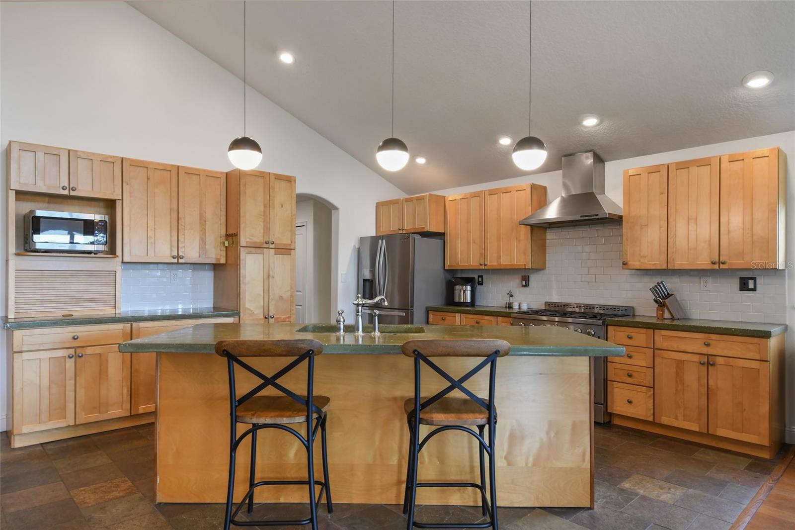 301 Richard Pl
