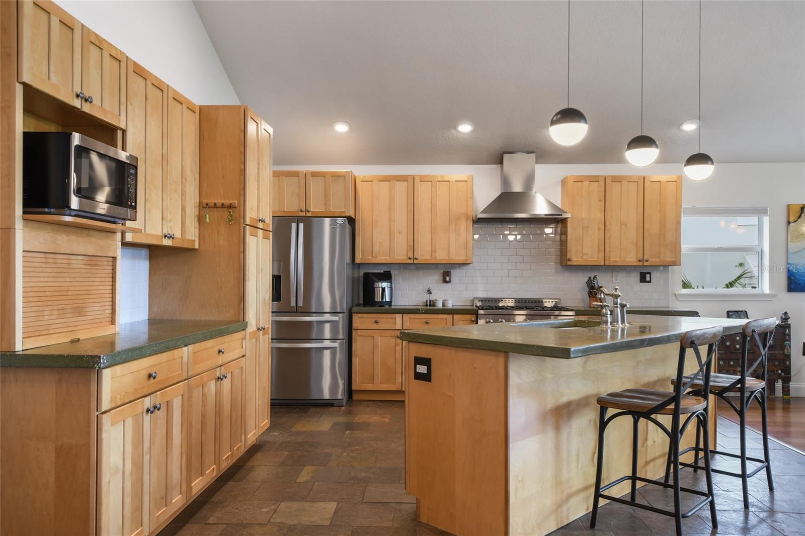 301 Richard Pl