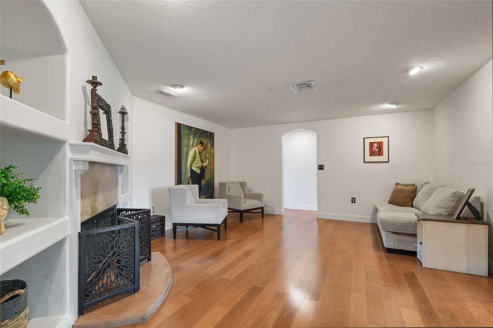 301 Richard Pl
