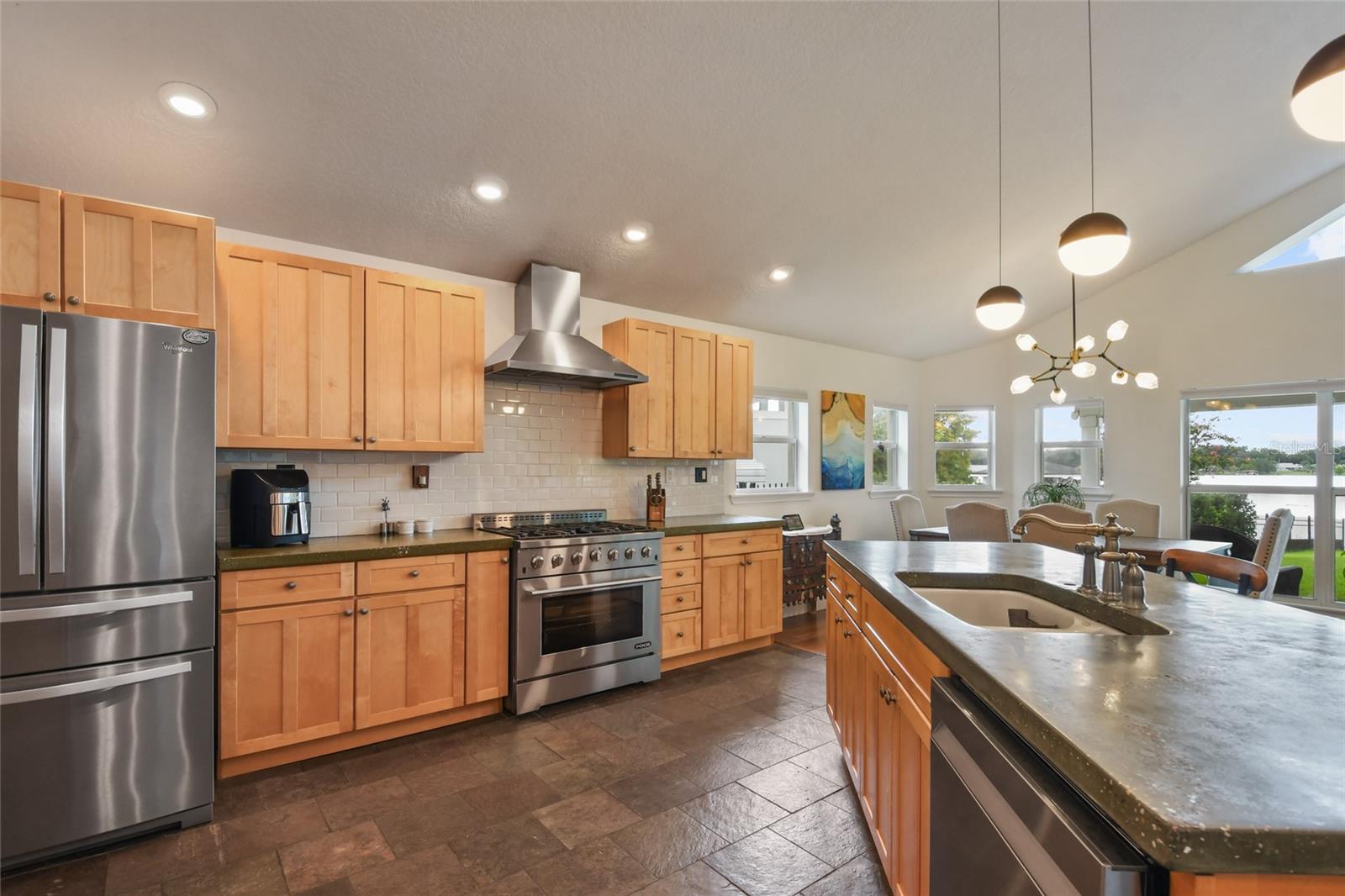 301 Richard Pl