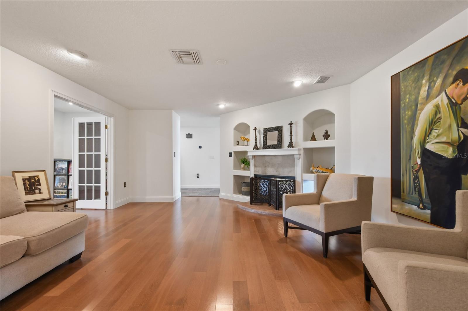 301 Richard Pl
