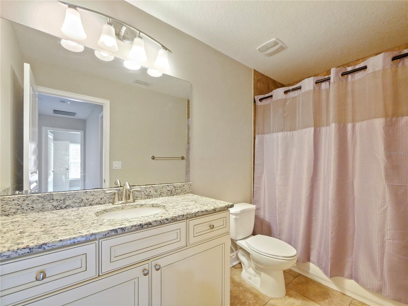 2913 E Washington St