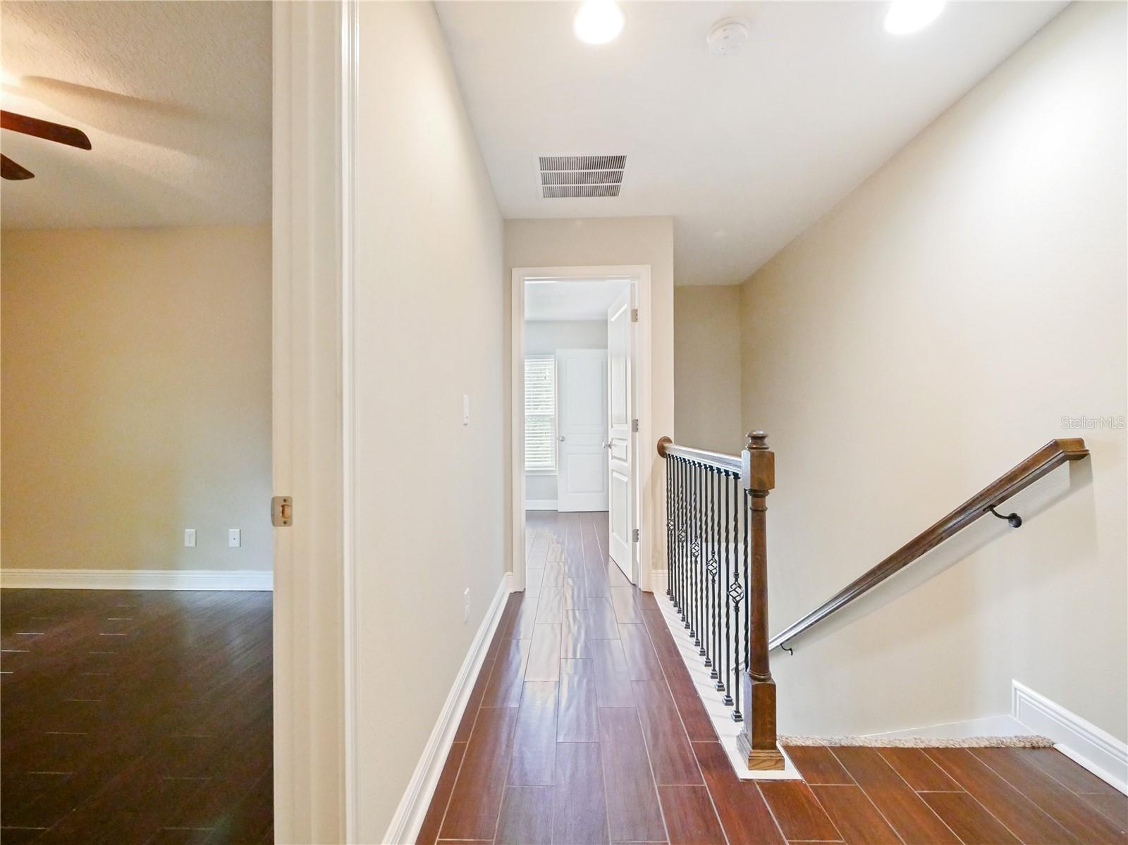 2913 E Washington St