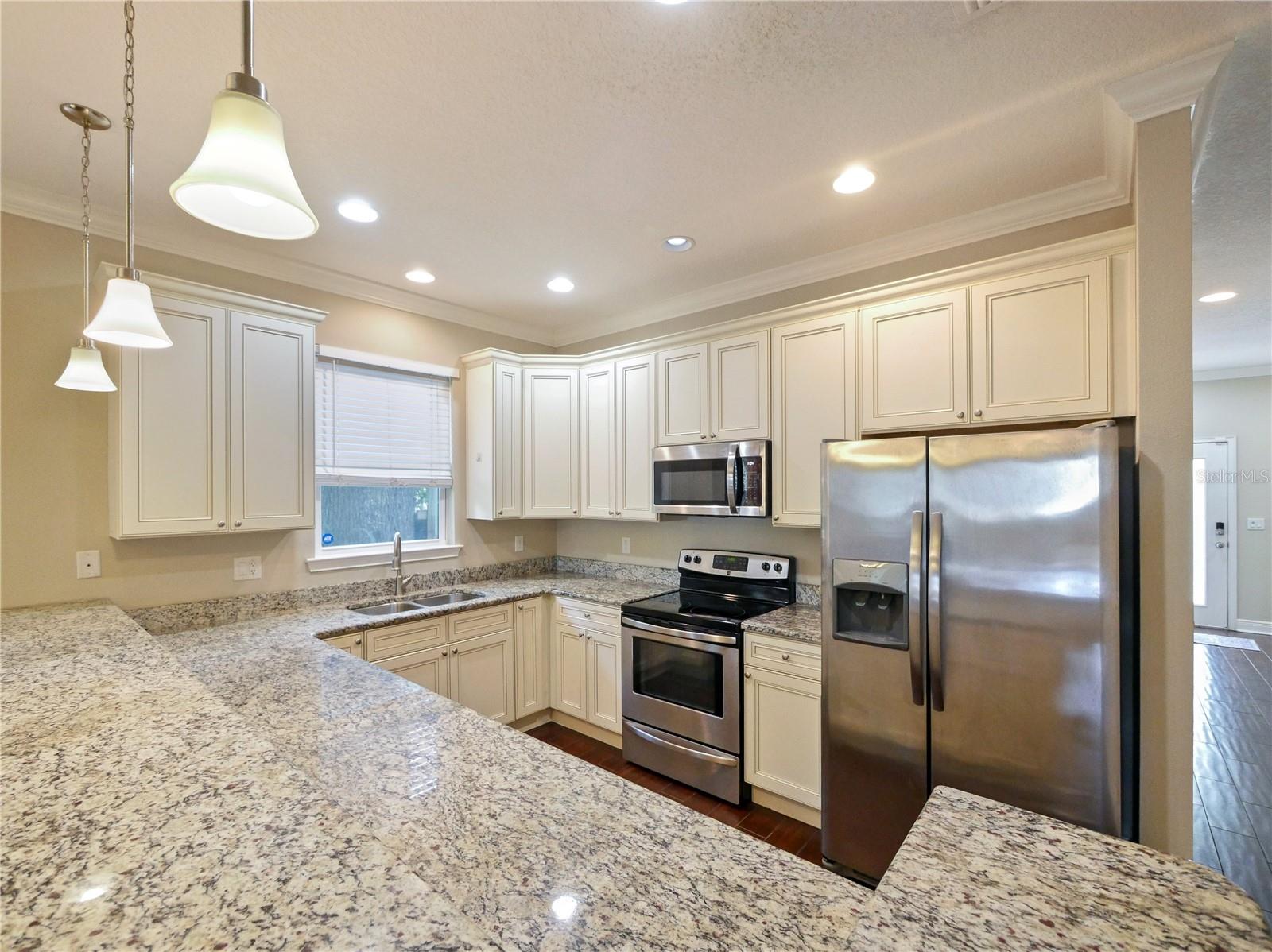 2913 E Washington St