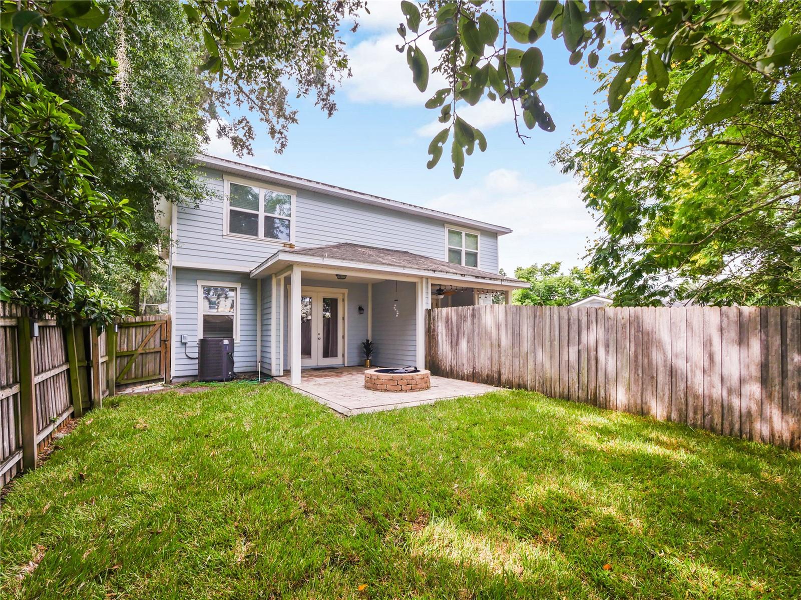 2913 E Washington St