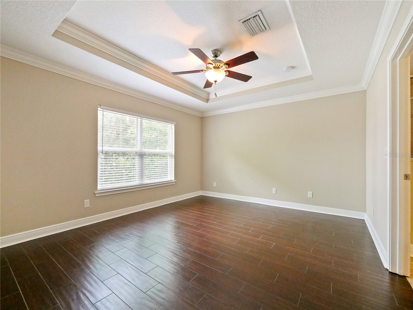 2913 E Washington St